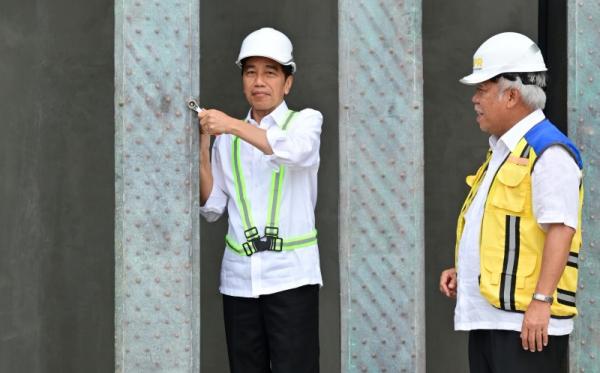 Jokowi Pasang Bilah Pertama Istana Garuda Setinggi 77 Meter 