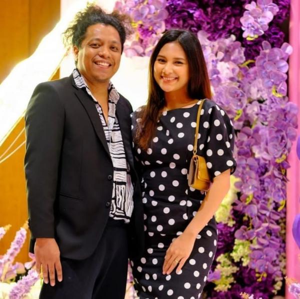 Kisah cinta artis yang antimainstream. (foto: Instagram)