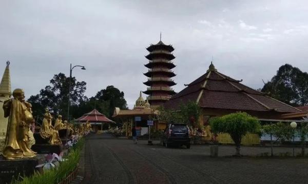 Tempat wisata di Tomohon salah satunya Pagoda Ekayana. (Foto: Pemkot Tomohon)