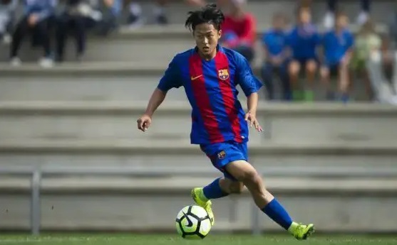 Lee Seung-woo 2 Lee Seung-woo saat tampil bersama akademi Barcelona. (Foto: acmilaninfo)