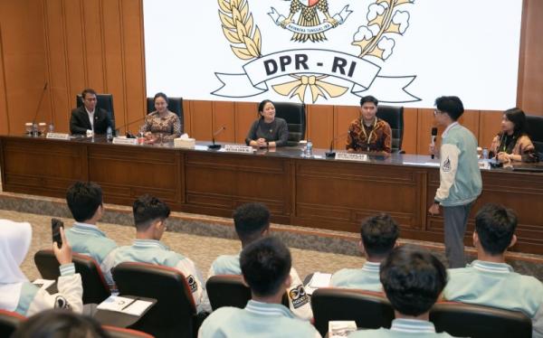 Ketua DPR Terima 100 Ketua OSIS SMA Terbaik di DPR, Cerita Pengalaman Grogi saat Pidato