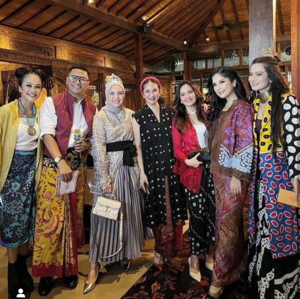 Potret reuni gadis sampul era 80-an. (Foto: instagram)