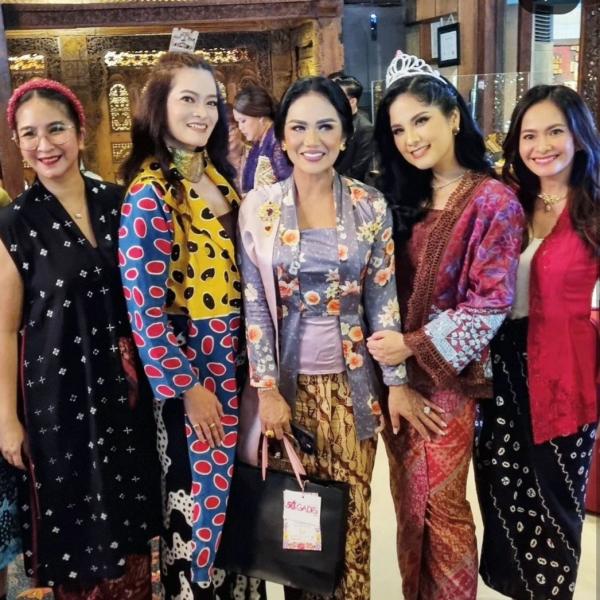 Potret reuni gadis sampul era 80-an. (Foto: instagram)