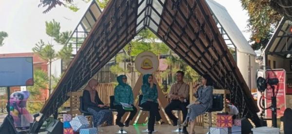 Diskusi membahas soal stunting di Nyalakan Mimpi dengan Cukup Gizi di People and Place, Synthesis Huis.