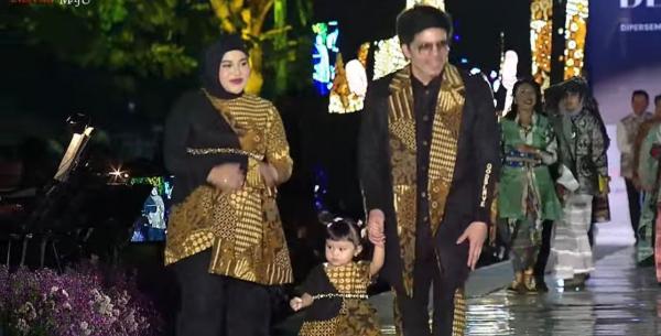 Keluarga Selebritis Di Istana Berbatik 1