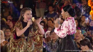 Novia Bachmid hingga Rossa Iringi Pejabat dan Duta Besar Melenggang di Runway Istana Berbatik