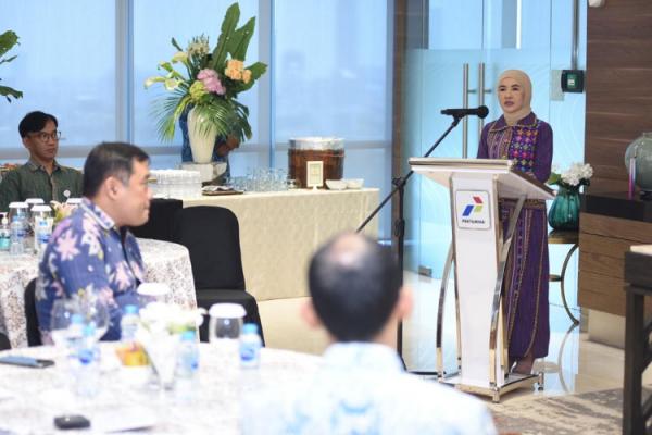 Direktur Utama Pertamina Persero Nicke Widyawati memberikan sambutan diacara Penandatanganan Nota Kesepahaman Kerja Sama Pengembangan dan Implementasi Aplikasi Katalog Elektronik LKPP di Pertamina Persero. (Foto: dok Pertamina)
