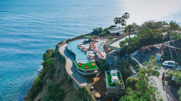 Pemandangan tampak atas dari Sunset Point Amed. (Foto: dok Mahagiri Resorts and Villas)