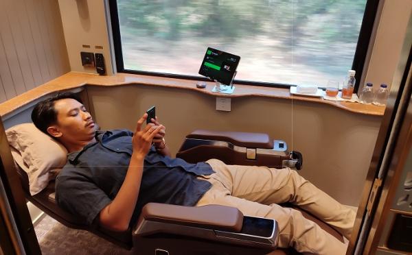 Kereta Suite Class Kompartemen (Foto: iNews.id/Heri)