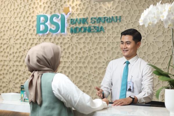 PT Bank Syariah Indonesia Tbk (BSI) kembali membuka layanan operasional akhir pekan (weekend banking) di 342 cabang di seluruh Indonesia untuk menjembatani kebutuhan nasabah dalam melakukan transaksi keuangan pada akhir pekan. (Foto: dok BSI)