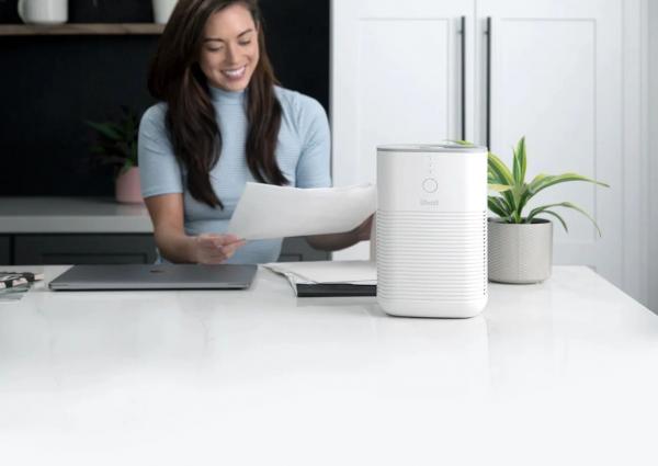 Ilustrasi air purifier untuk membuat ruangan bersih di tengah cuaca panas. 