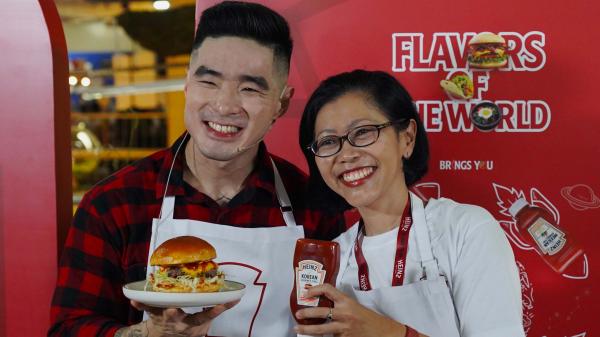 Chef Martin Praja dan Intan Ekowati, Head of Core Asian Taste Marketing for Kraft Heinz Indonesia. 