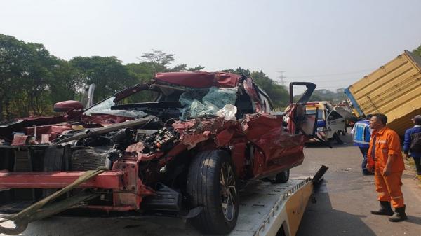 Kecelakaan di Tol Cipularang, Hyundai Creta Tabrak Truk Boks, 2 Orang Luka