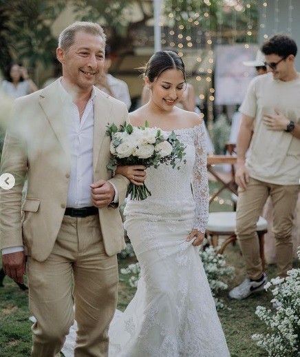 Jennifer Coppen2 potret cantik Jennifer Coppen yang menikah usai melahirkan. (foto: Instagram)