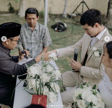 potret cantik Jennifer Coppen yang menikah usai melahirkan. (foto: Instagram)