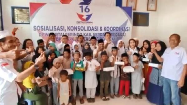 Rayakan HUT ke-9, DPD Partai Perindo Sergai Gelar Bakti Sosial Bagikan Sembako dan Santuni Anak Yatim