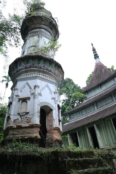 Masjid Tuo Ampang Gadang, Bangunan Bersejarah di Sumbar Berusia 2 Abad Mulai Rusak (Foto: Istimewa) Masjid Tuo Ampang Gadang, Bangunan Bersejarah di Sumbar Berusia 2 Abad Mulai Rusak (Foto: Istimewa)