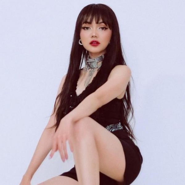 Artis Suka Balas DM Instagram Netizen. (Foto: instagram)