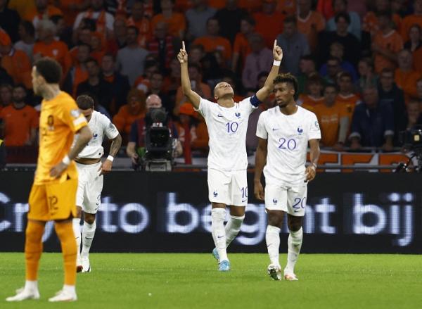 Prancis menang atas Belanda dengan skor 2-1. Laga sengit itu tersaji di Johan Cruijff Arena, Sabtu (14/10/2023) dini hari WIB. (foto: Reuters)
