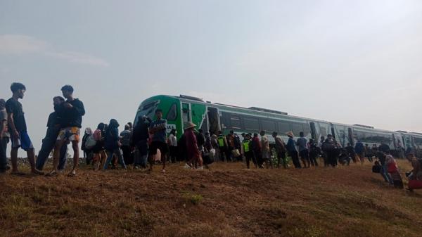 Kecelakaan 2 Kereta di Kulon Progo KA Argo Semeru Tabrak Ekor Argo Wilis 