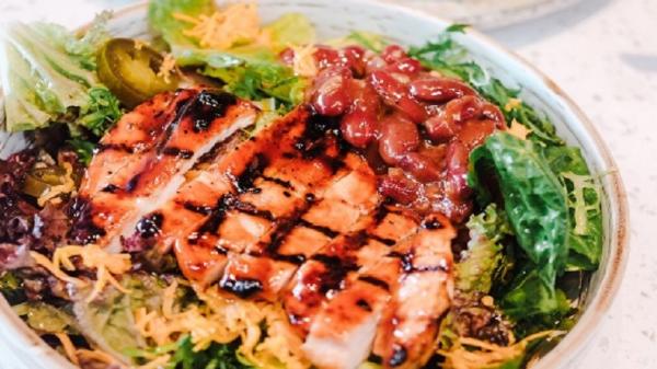 Menu ala Meksiko di wisata kuliner dekat stasiun Kereta Cepat ini dikenal dengan nama La Costilla. (Foto: Instagram/la_costillabdg)