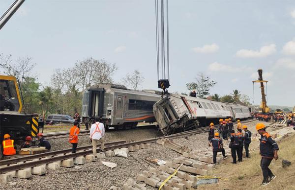 Kecelakaan KA Argo Semeru Di Kulonprogo, Jalur Yogyakarta Belum Bisa ...