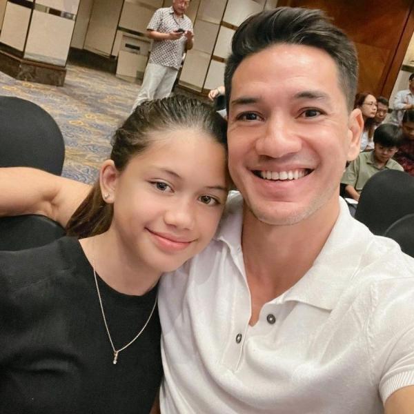 Artis pria lengket dengan anaknya. (Foto: instagram)