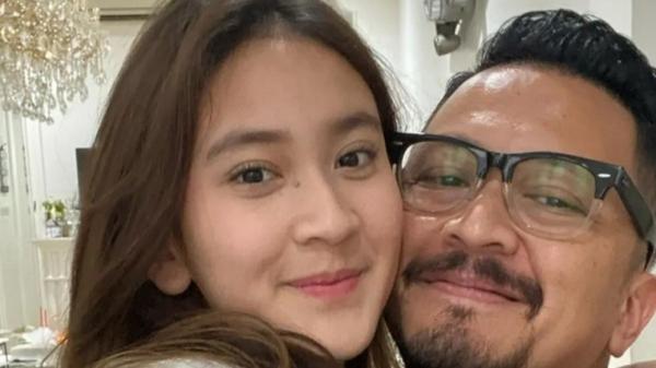 Artis pria lengket dengan anaknya. (Foto: instagram)