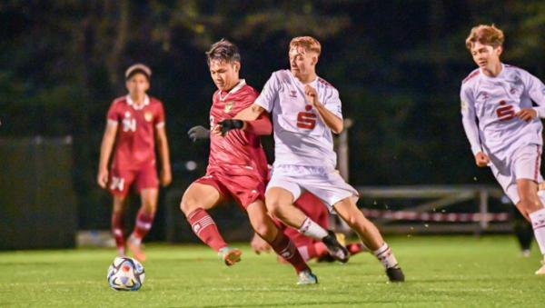 Timnas Indonesia U-17 Vs Koln Timnas Indonesia U-17 cuma kalah tipis 2-3 dari FC Koln U-17 pada laga uji coba di Jerman, Jumat (20/10) malam (Foto: PSSI)