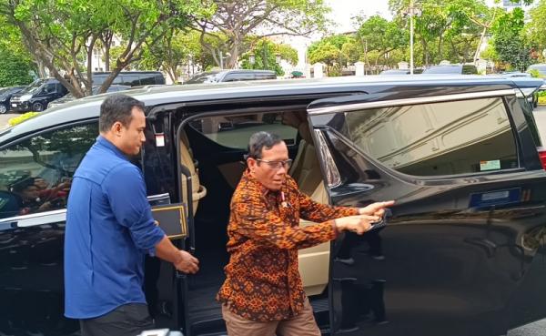 Presiden Jokowi Restui Mahfud MD Jadi Cawapres Ganjar, Beri Ucapan Selamat