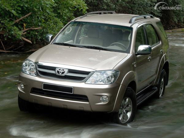 Toyota Fortuner 2005 7b80 C736