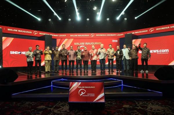 Para pemenang IVL 2023 berfoto bersama usai menerima penghargaan. (Foto: iNews Media Group/Aldhi Chandra Setiawan)