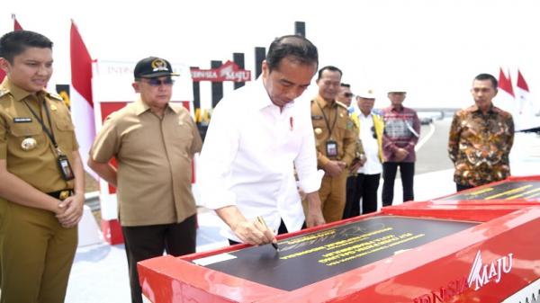 Jokowi Resmikan Jalan Tol Indralaya-Prabumulih, Beberkan Manfaatnya