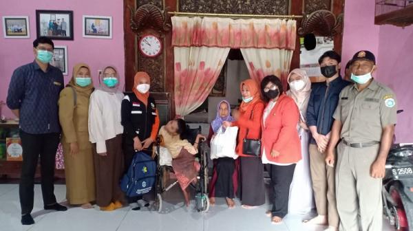 Inovasi program Laserku bantu berikan pelayanan kesehatan komprehensif dengan dengan layanan jemput bola berupa Home Care Service bagi warga yang kurang sejahtera dengan kondisi tertentu (penyakit kronis).  (Foto: Dok Pemkab Lamongan)