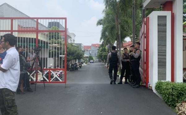 Polda Metro Geledah Kediaman Firli Bahuri Di Bekasi, Total 3 Rumah ...