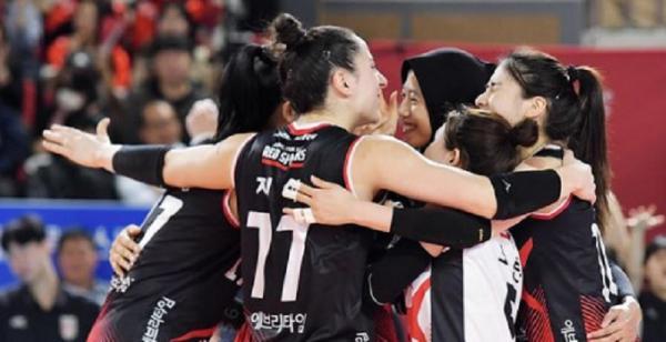Pemain Voli Indonesia Megawati Hangestri tampil on fire bersama klubnya, Jung Kwan Jang Red Sparks. Dia membawa timnya menang 3-0 atas Hyundai E&C Hillstate (Foto: Instagram/megawatihangestrip)