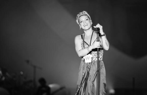 Lirik Lagu Try Pink dan Terjemahan, Ajarkan untuk Kuat dan Bangkit