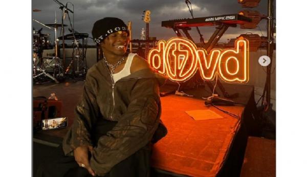 Lirik Lagu Romantic Homicide dan Terjemahan, Sakitnya Dicampakkan!