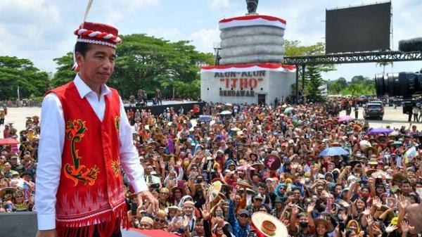 Jokowi Hadiri Festival Dangai Ehau Di Kutai Barat, Ajak Warga ...