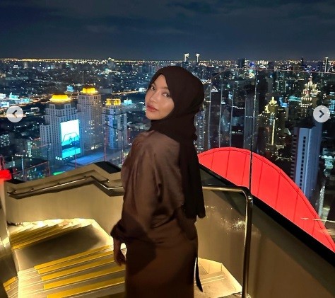 Potret selebgram Oklin Fia makin santun. (foto: instagram)