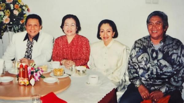 Potret Lawas Megawati Bareng Hendropriyono, Warganet: Sungkem kepada Para Guru Bangsa