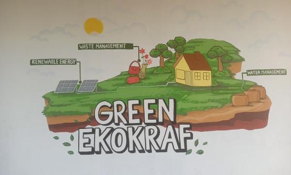 Mural green ekokraf di Rumah Batik Sekar Tanjung. (ihya` ulumuddin).