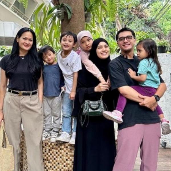 Artis tetap awet muda meski anak sudah remaja. (Foto: instagram)
