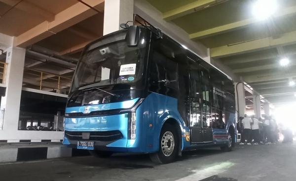 kendaraan listrik3 salah satu kendaraan listrik yang akan diujicobakan di Surabaya. (ihya` ulumuddin).