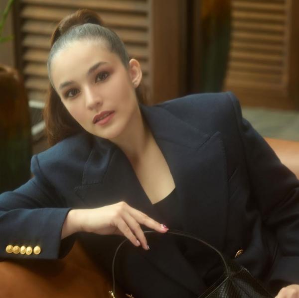 Artis cantik pernah beradegan ciuman di film.  (Foto: instagram)