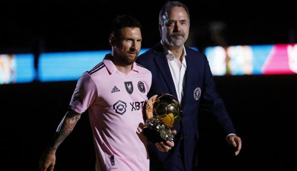 Lionel Messi, merayakan Ballon dOr 2023 bersama dengan fans klubnya, Inter Miami, pada Sabtu (11/11/2023) pagi WIB di Stadion DRV-PNK. (Foto: REUTERS)