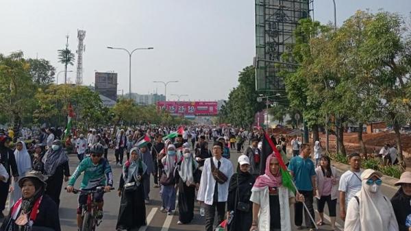 Ribuan Warga Bekasi Banjiri Kawasan CFD Di Jalan Ahmad Yani, Ikut Aksi ...