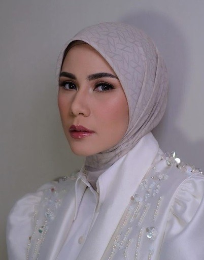 Cynthia Ramlan Potret artis keturunan Dayak yang mencuri perhatian. (foto: instagram)