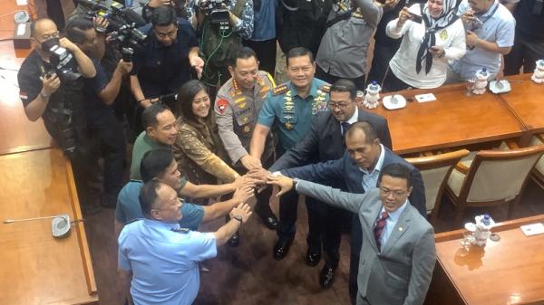 Momen Panglima TNI hingga Kapolri Dampingi Jenderal Agus Subiyanto Fit and Proper Test di DPR