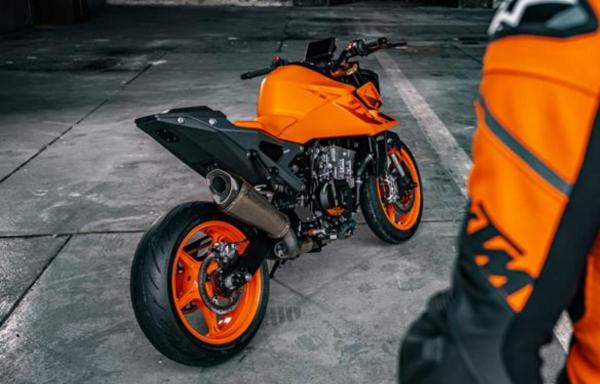 KTM Duke 900 2